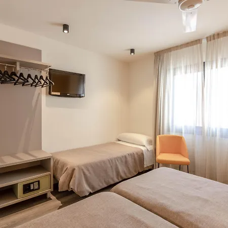 Zeus Hotel 2*